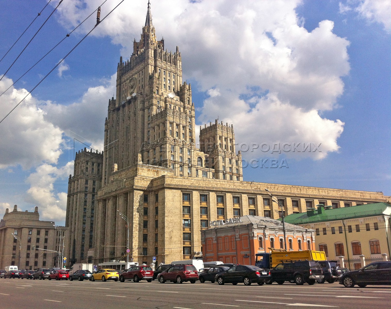 Здание министерства. Здание МИД РФ на Смоленской-Сенной площади. Здание МИД РФ на Смоленской Сенной. МИД на Смоленской площади. Здание МИД СССР на Смоленской-Сенной площади..