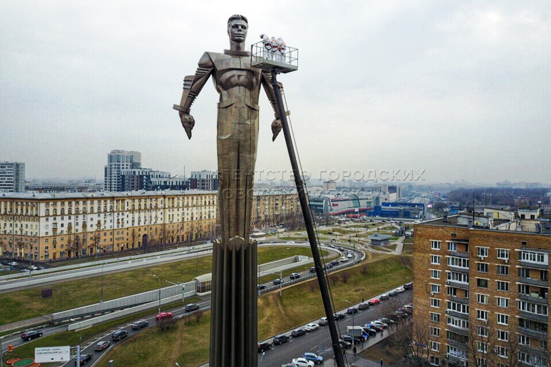 Памятник Юрию Гагарину проспект Вернадского