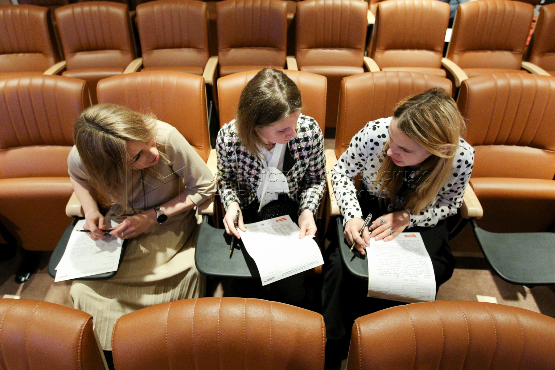 Реклама лингвист тверь. Центр международного образования отзывы. Смета организации конференции с международным участием. Альбион липецк. Центр международного образования отзывы.