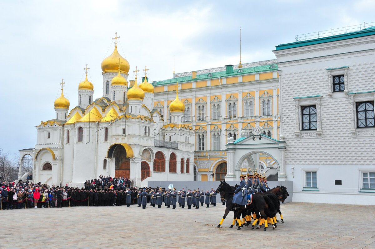 Развод полка на соборной площади