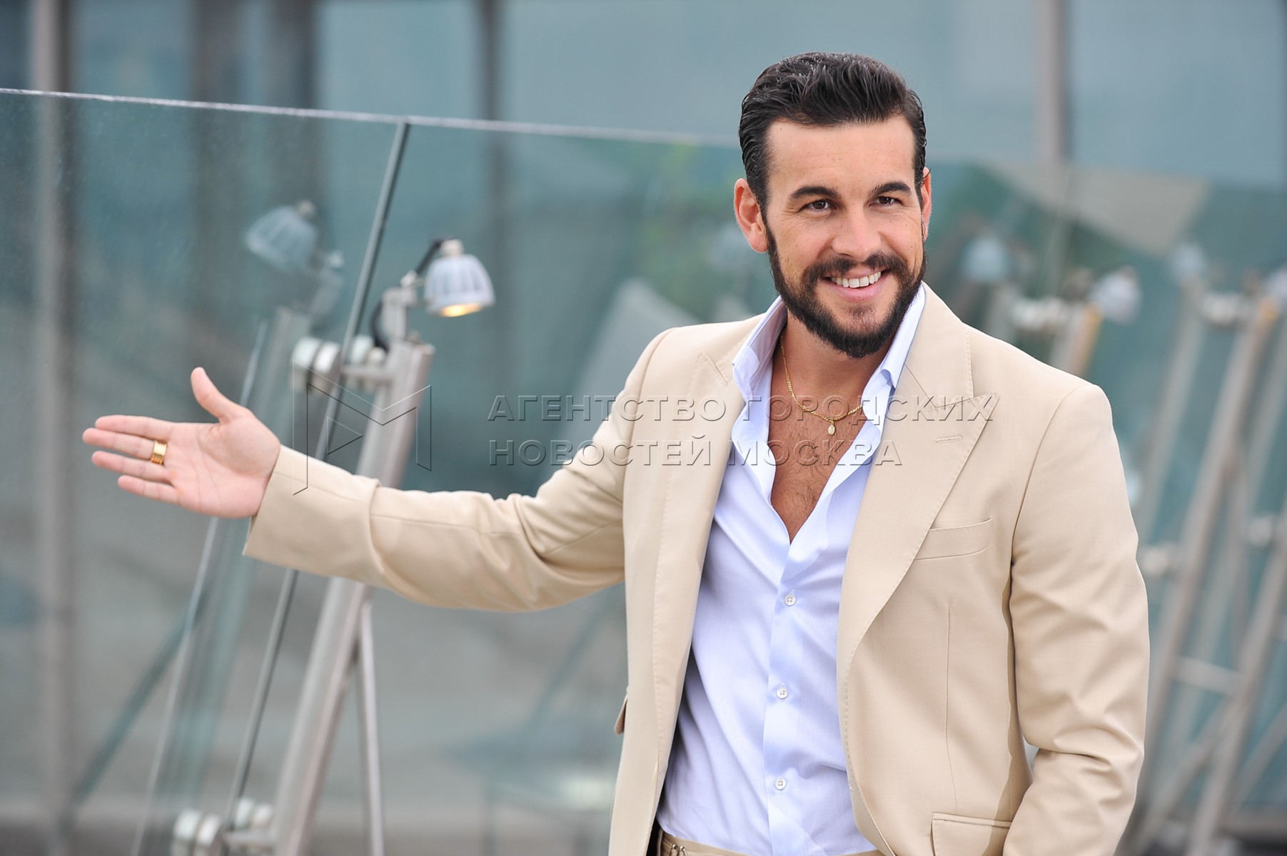 испанские актеры 2022. скотобойщик артист из испании. мигель анхель. испанские актеры. скотобойщик артист из испании.