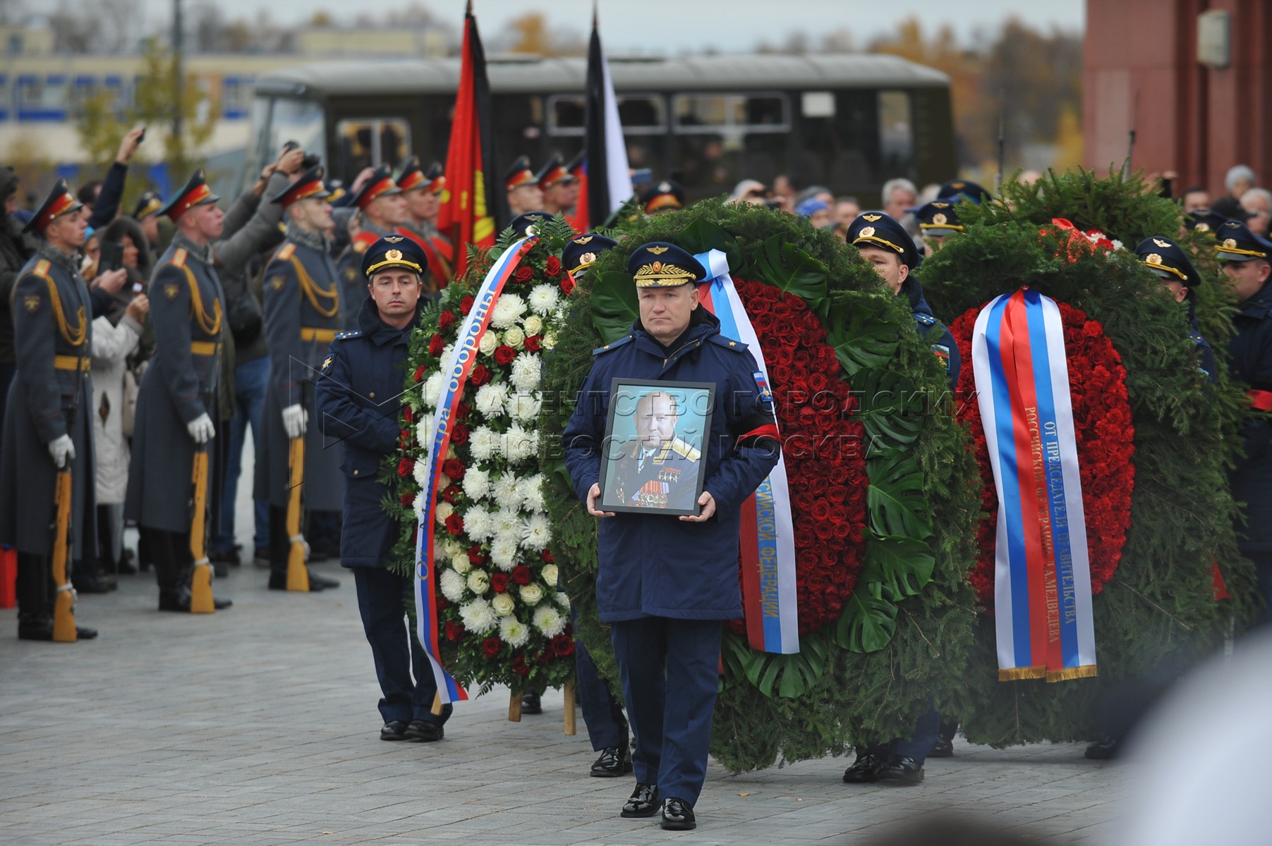 Мемориальное кладбище в Мытищах Леонов