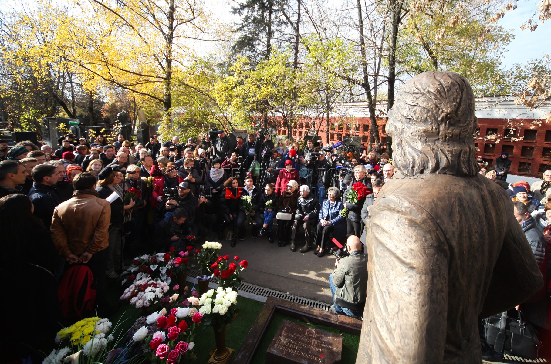 Памятник Хворостовского открытия памятника на Новодевичьем кладбище