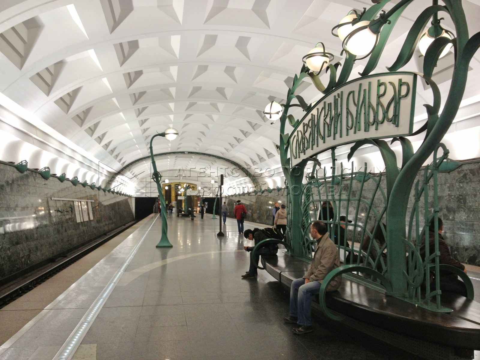 славянский бульвар метро