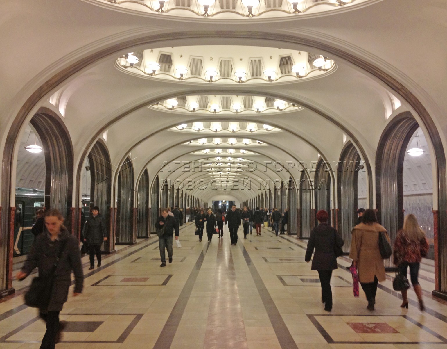 Какую станцию москвичи назвали самой красивой. Маяковская (Замоскворецкая линия). Станция метро Маяковская Замоскворецкая. Маяковская метро линия. Станции метро Питер.
