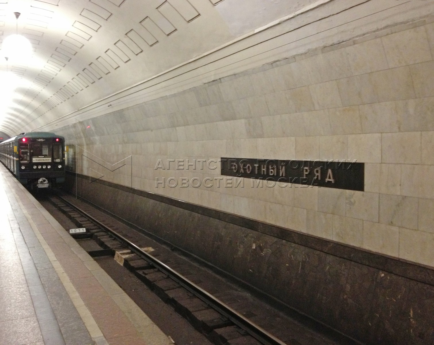 метро охотный ряд в москве