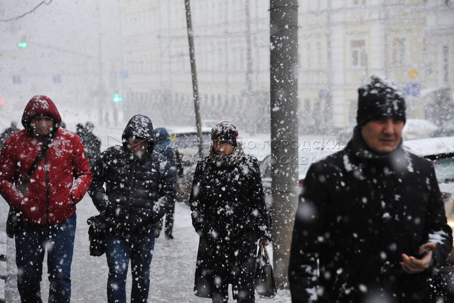 Погода снежков. Мокрый снег в Москве. Погода снег. Мороз. Снегопад в Московская облачность.