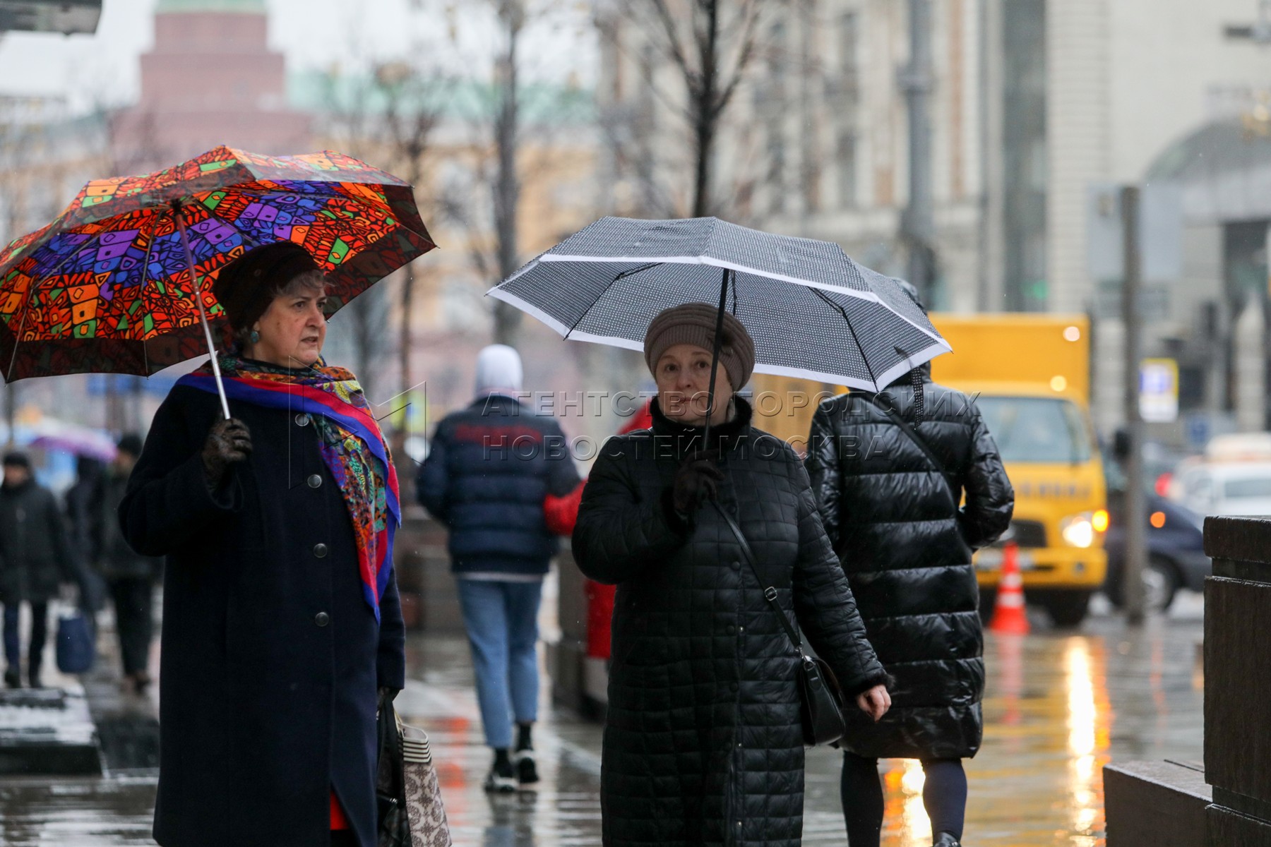 Свежие новости о погоде в москве. Дождь в Москве. Москва в дождливую погоду.