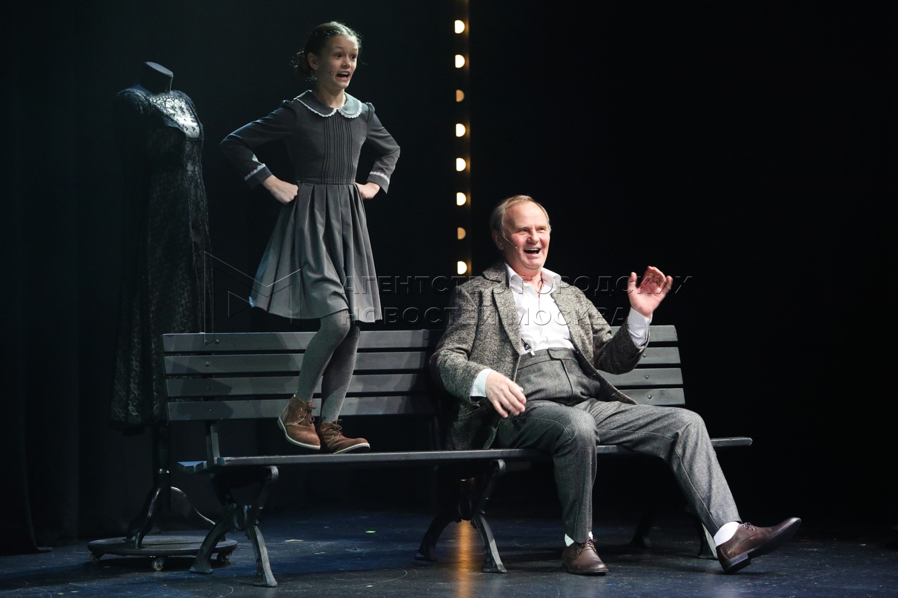 Люся с гришаевой. Люся гришаева спектакль. Спектакль люся. Люся с гришаевой. Актрисы вахтангова.