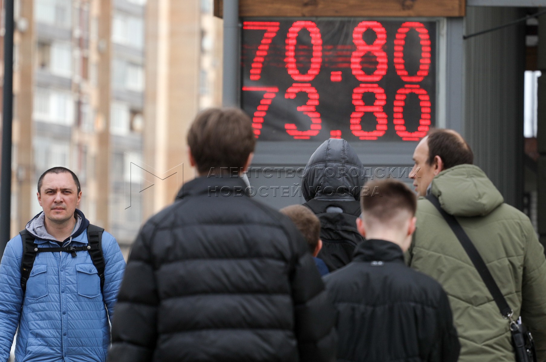 Обвал курса рубля. Крах рубля. Очередь за долларами. Падение Российской валюты. Рубль рухнул.