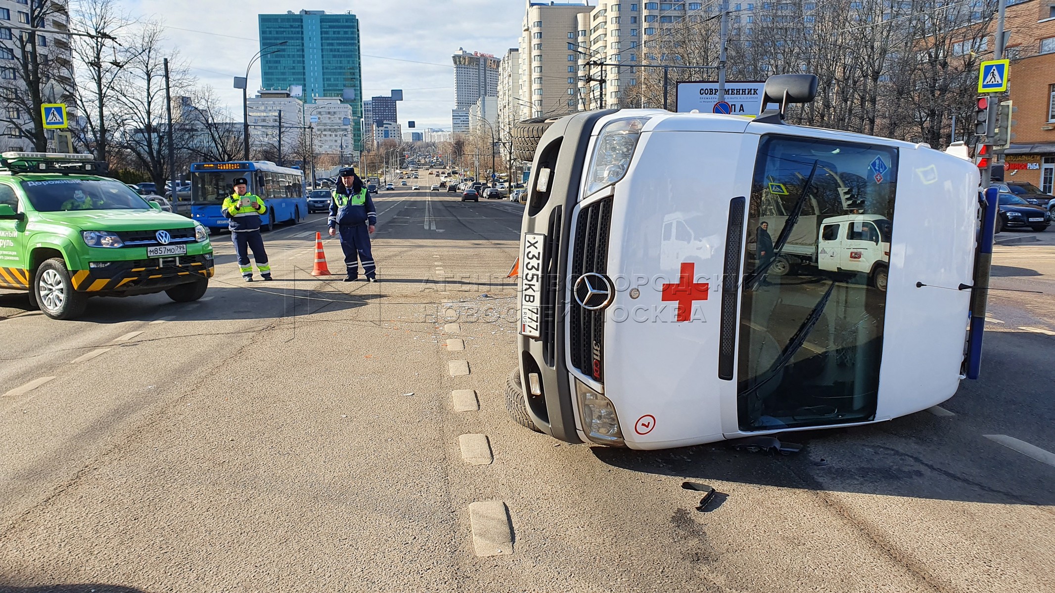 Дтп со скорой помощью сегодня. Авария со скорой помощью в Москве. ДТП С участием скорой помощи сегодня. Авария со скорой помощью Алтуфьево.