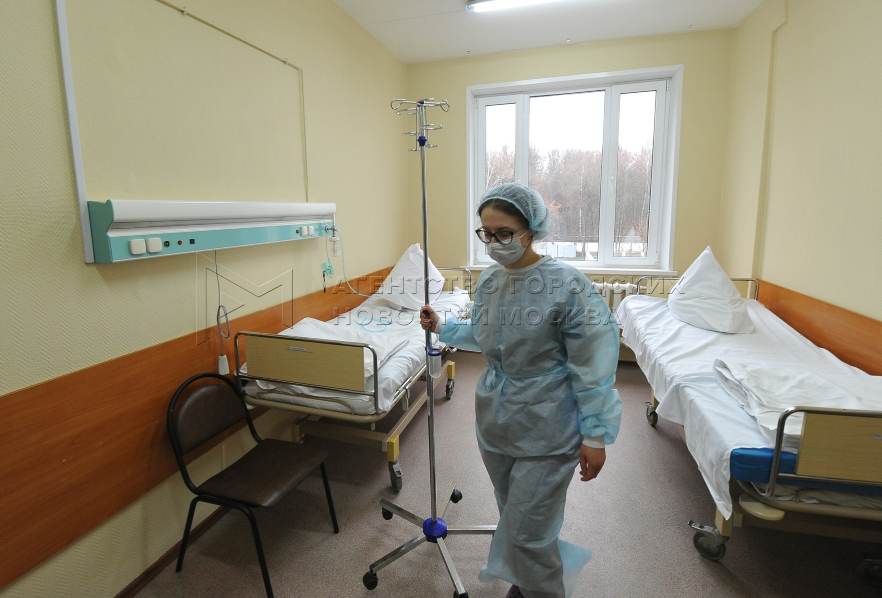Узнать в какой больнице человек в москве. Палаты в больницах России. Палата для инфекционных больных.