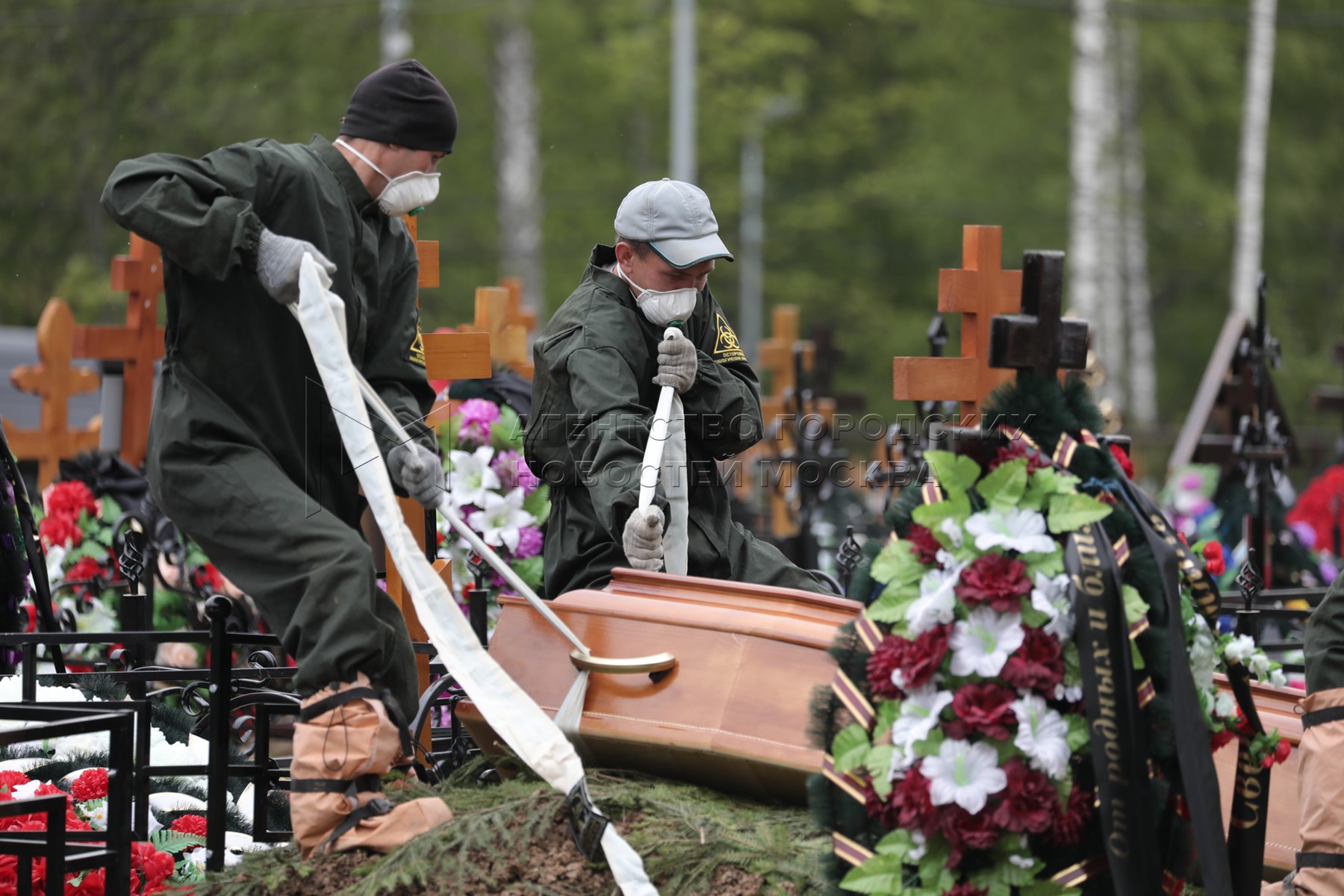 Фото похорон человека. Бутовское кладбище.