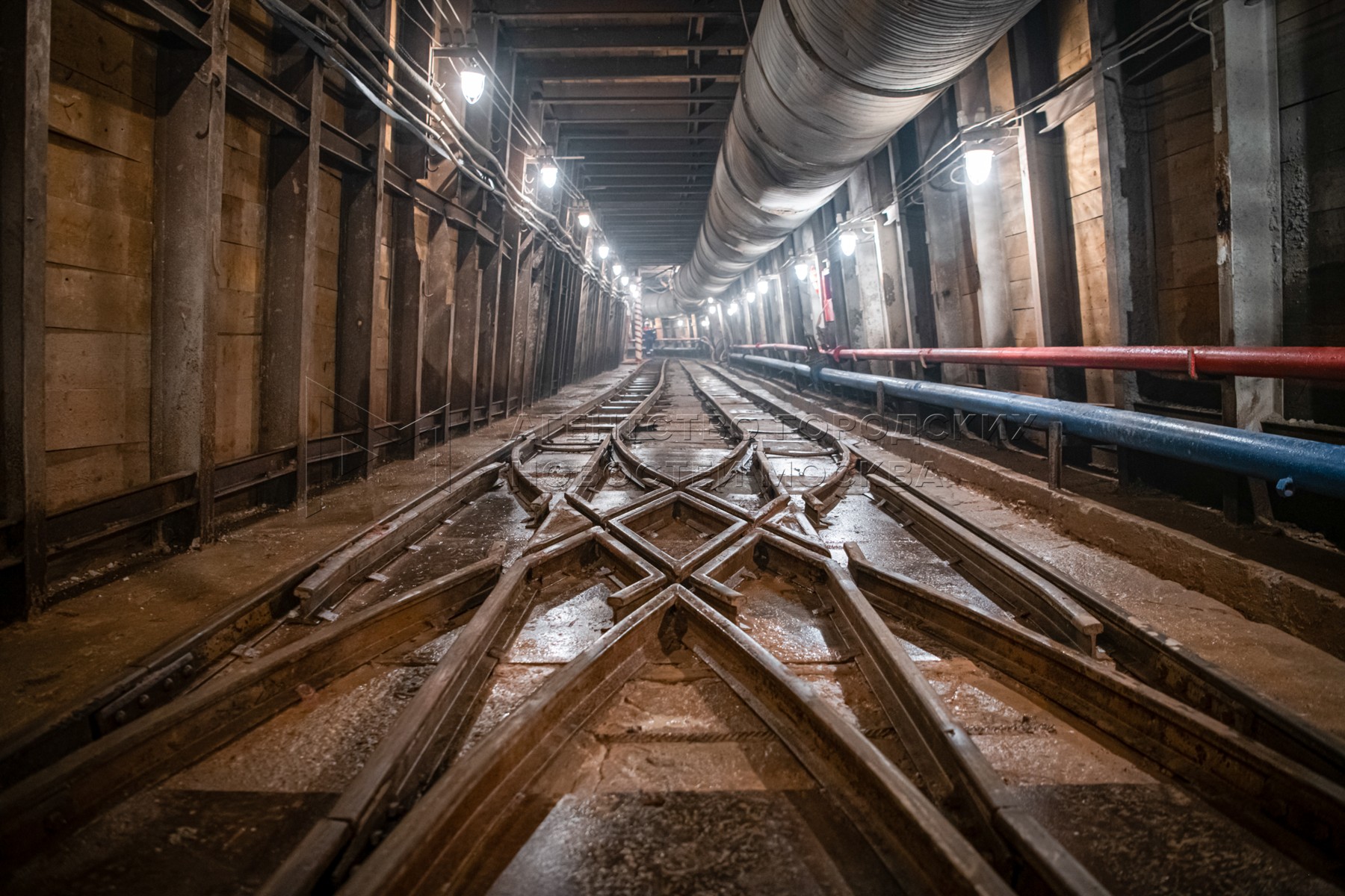 свая в метро в москве