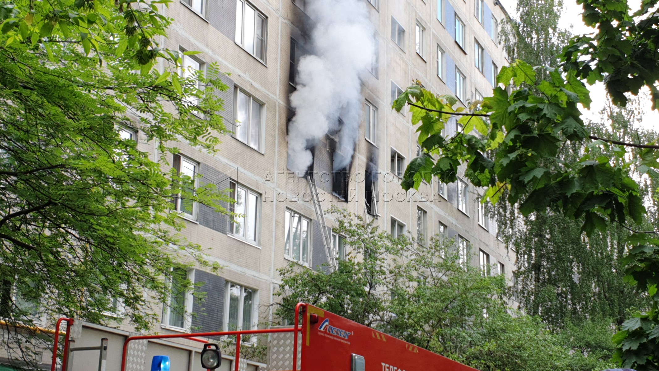 Что вчера вечером произошло в подмосковье. Пожар на улице Хачатуряна 2020. Пожары в жилых домах. Пожар в квартире.