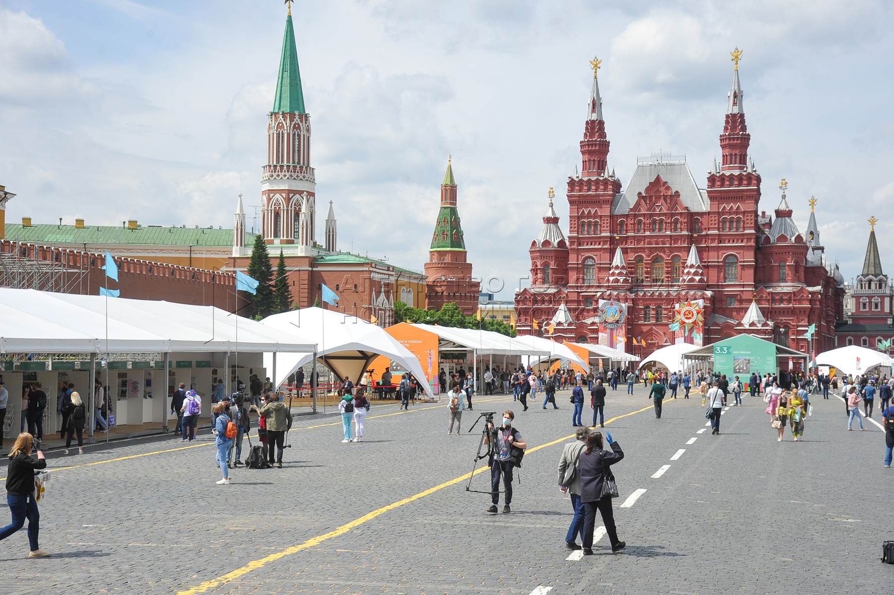 Станция красной площади в москве. Красная площадь в Москве 2020г. Рынок на красной площади. Красная площадь Москва новый год. Красная площадь Москва развлечения.