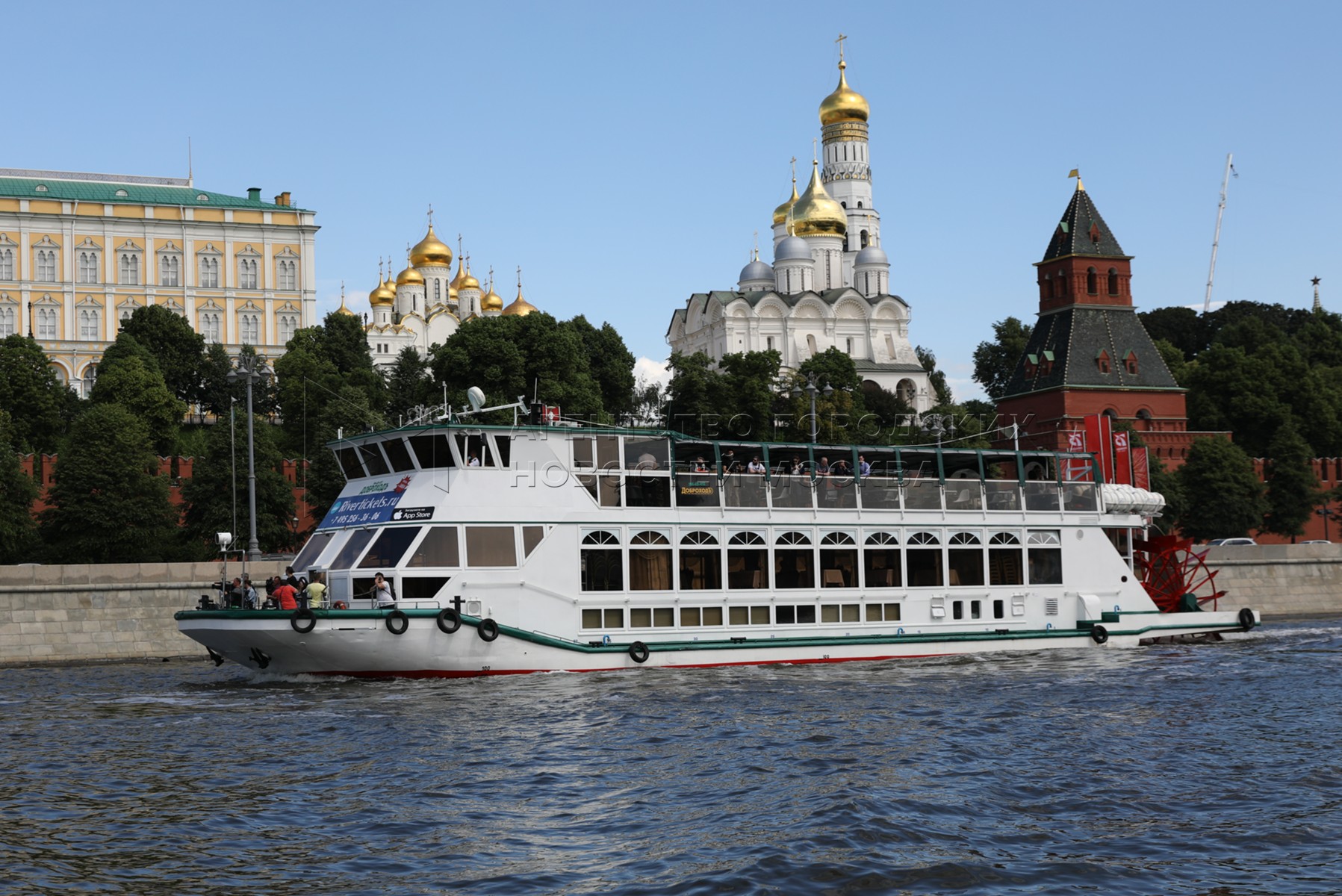 Речная прогулка от южного речного. Теплоход Москва. Пароходы теплоходы прогулочные победа. Москва Москвич Москварь теплоходы Москвы реки. Теплоход для детей по Москве.