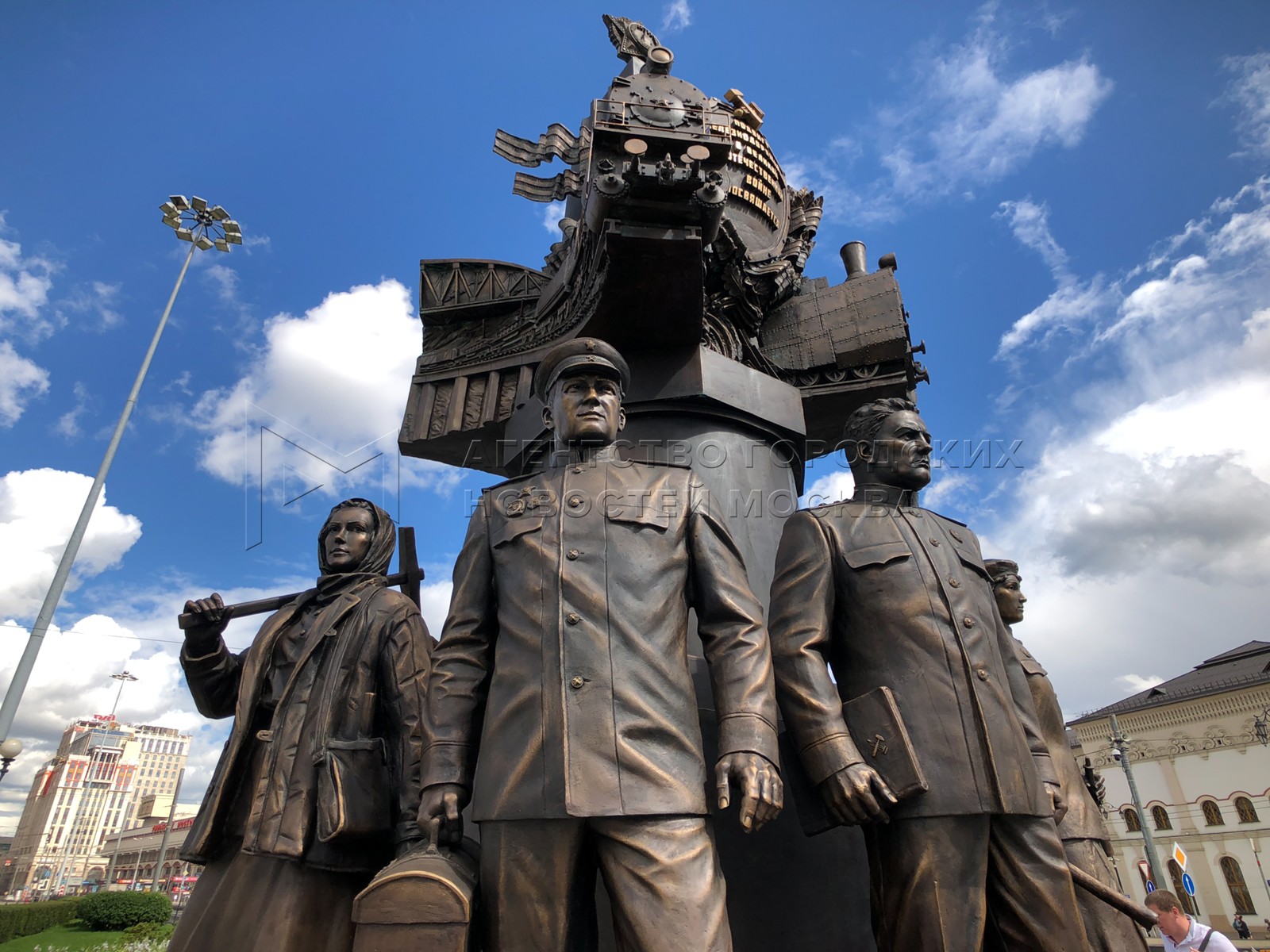 какие памятники есть в москве