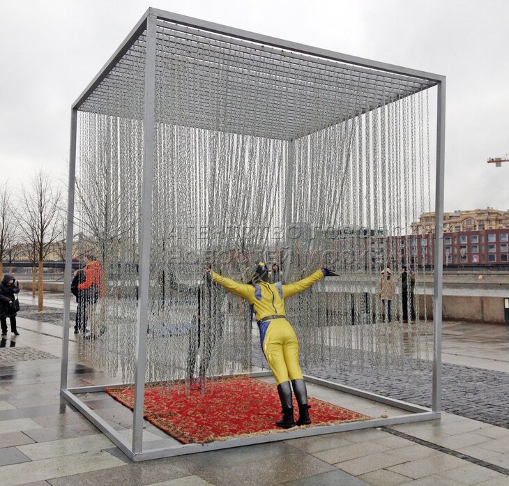 Арт-объект «Железный занавес» в парке искусств «Музеон» - Агентство ...
