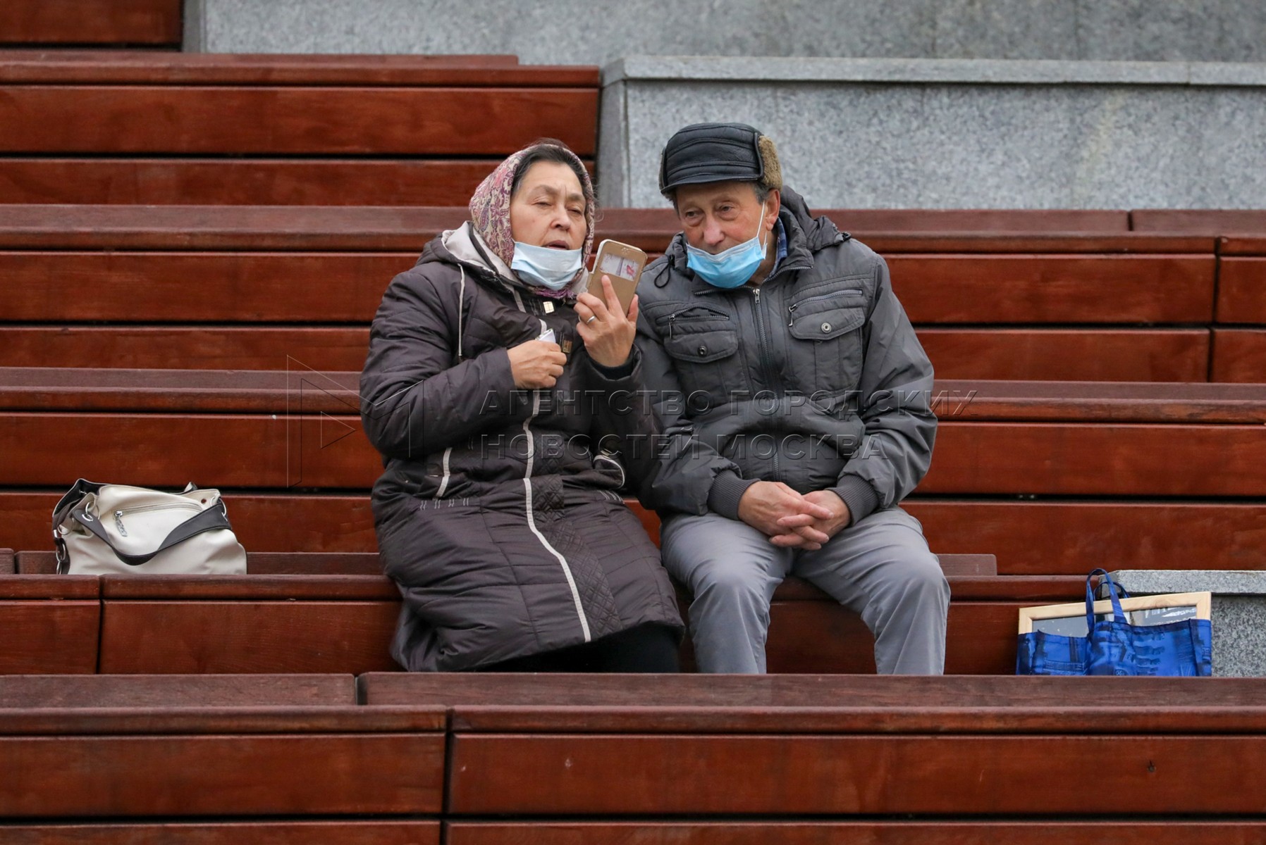 Пенсионерам отменят. Пенсионеры в России нищета. Пенсионеры и компьютер. Российских пенсионеров окропт. Люди старше 40 лет российские граждане.