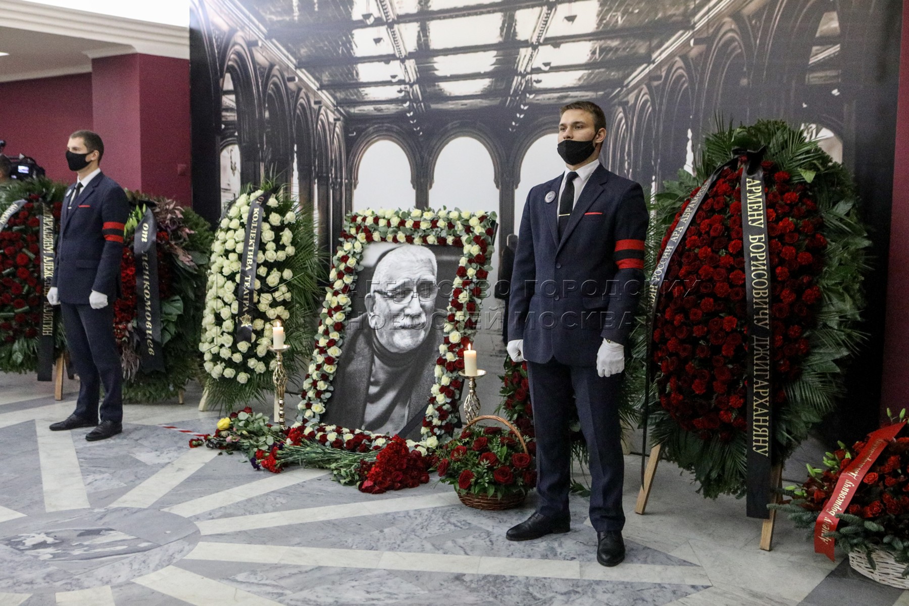 Крокус траур видео. Похороны Армена Джигарханяна прощание.