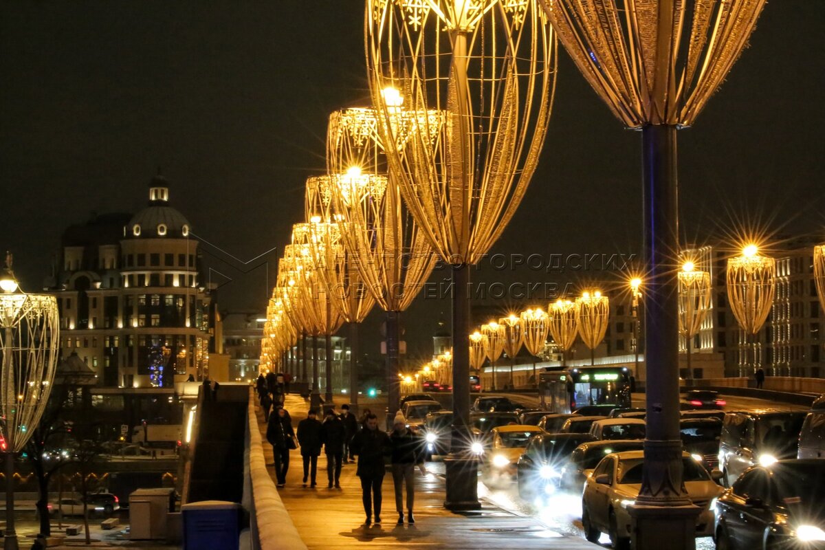 никольская улица москва. москва рождественская иллюминация. новогодняя иллюминация арбата москва. иллюминация в москве 2022. когда снимают иллюминацию в москве.