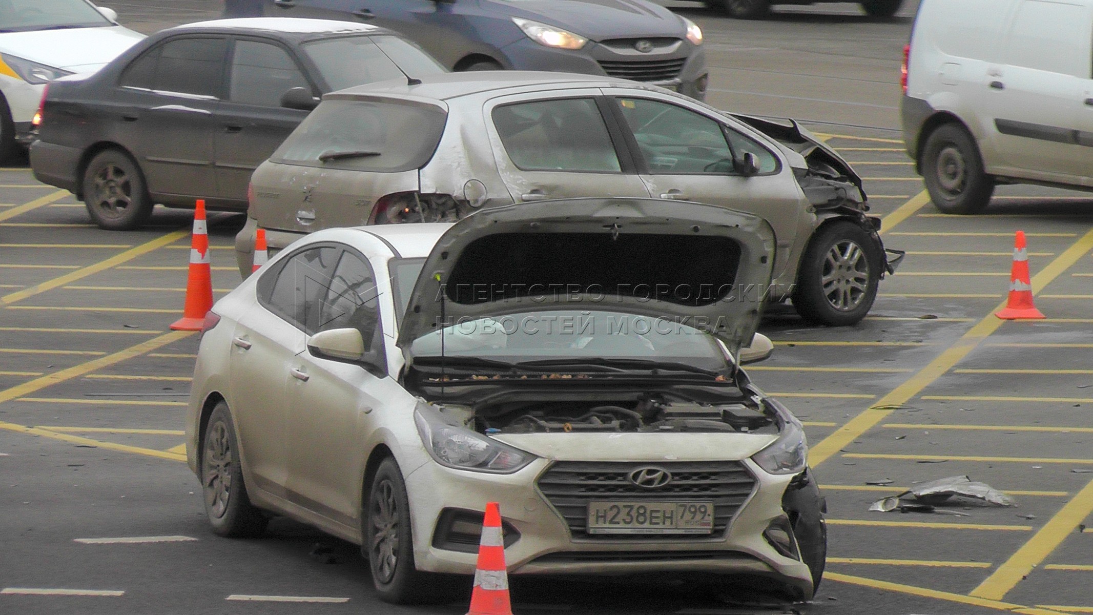 с участием двух