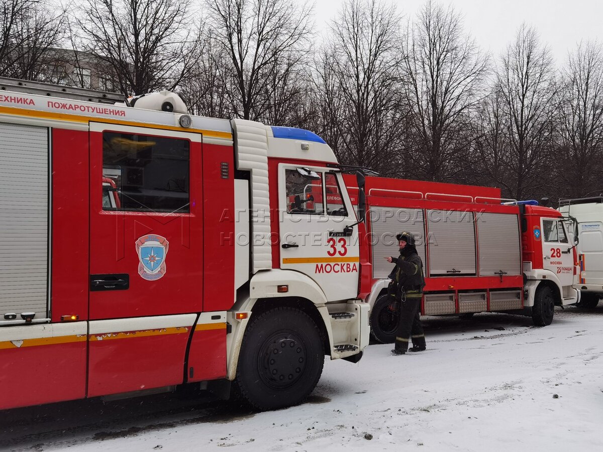 Пожар на Краснобогатырской. Пожар на Краснобогатырской 11. Пожар на Цветном бульваре сегодня.