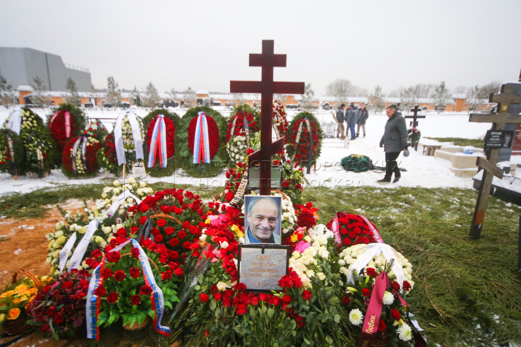 Могила мягкова на троекуровском кладбище фото сегодня сейчас