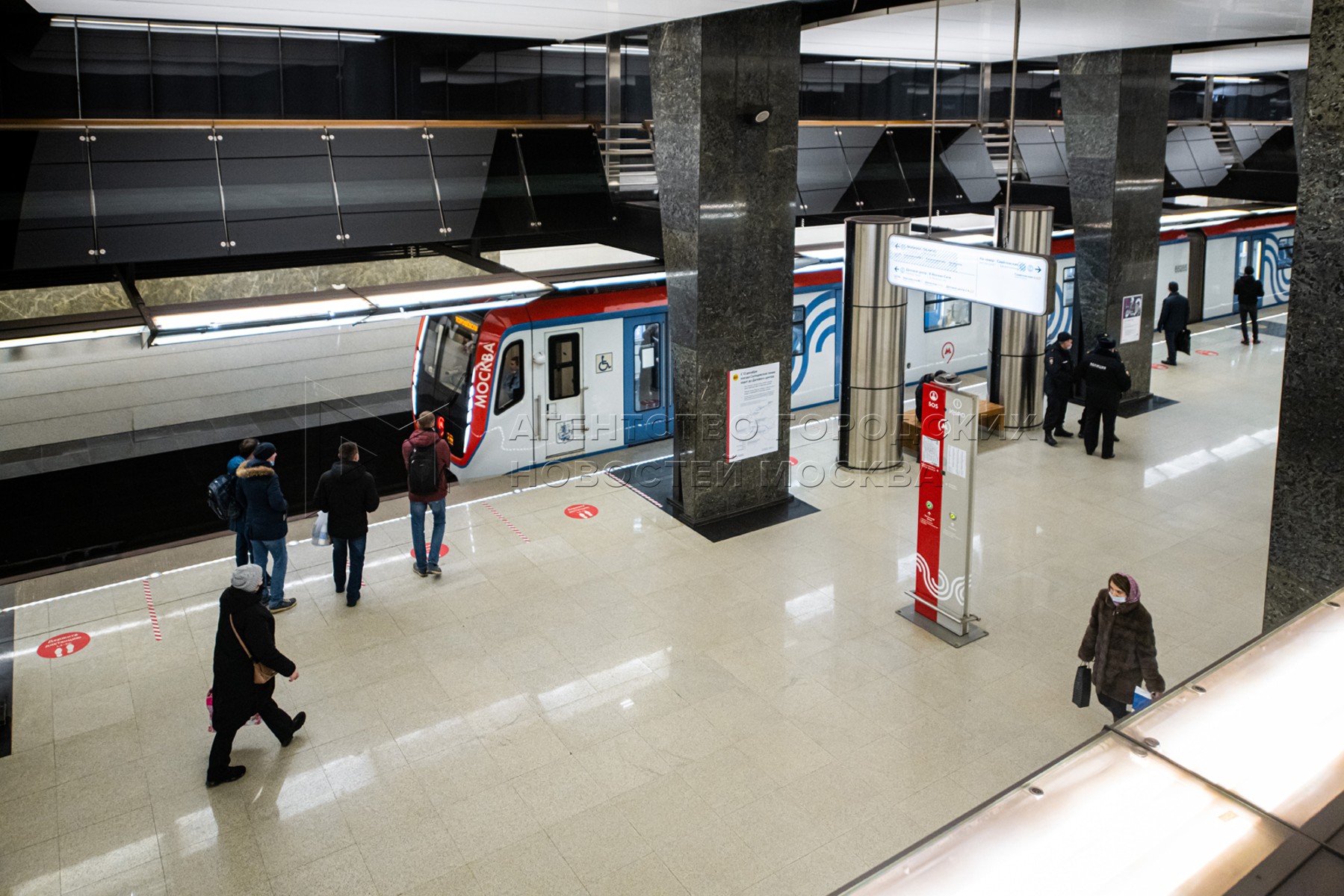 Пересадки в метро. Петровский парк метро Динамо. Станция Петровский парк Солнцевская линия. Переход со станции Петровский парк на Динамо. Метро Динамо переход на Петровский парк.