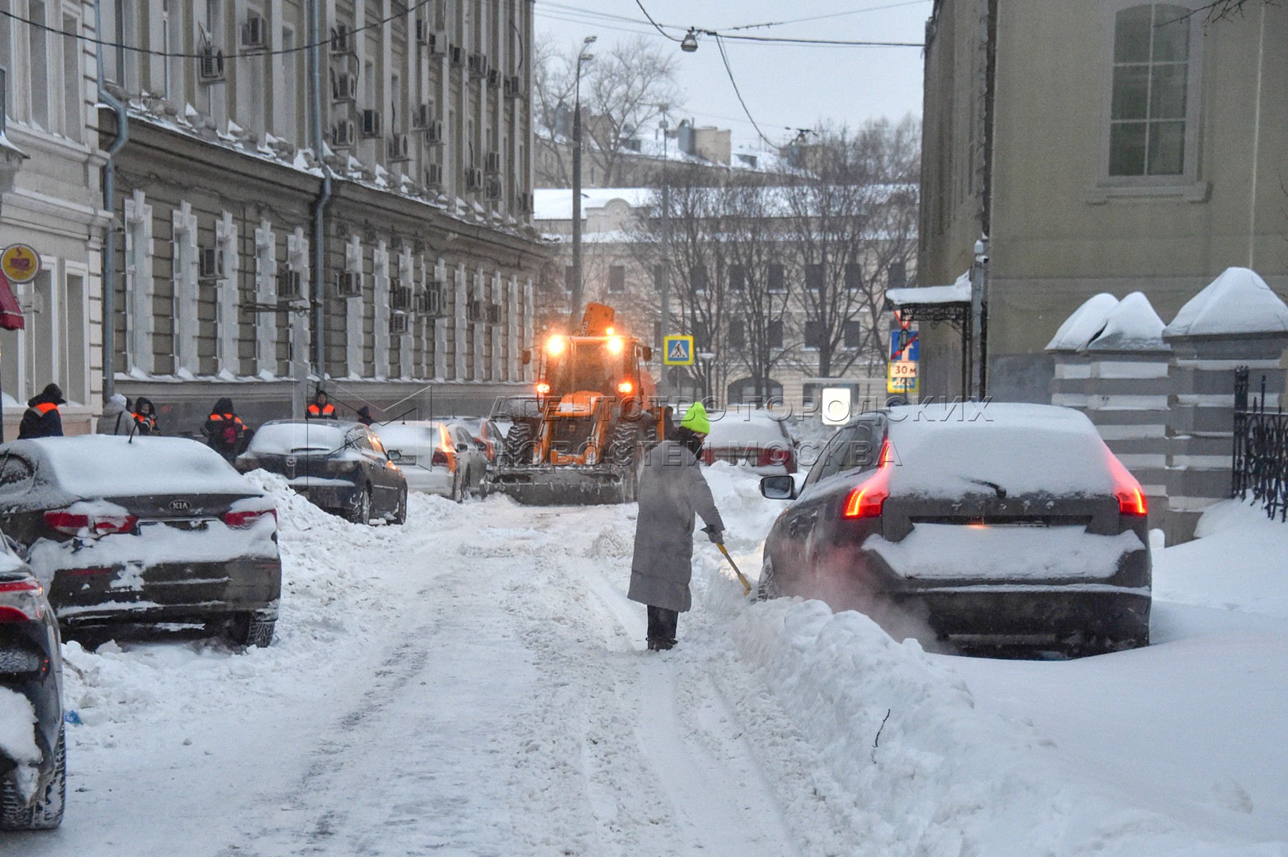 Будет ли еще снегопад в москве. Снегопад в Москве. Много снега в Москве. Москва снегопад 2021. Снегопад в Москве в феврале 2021.