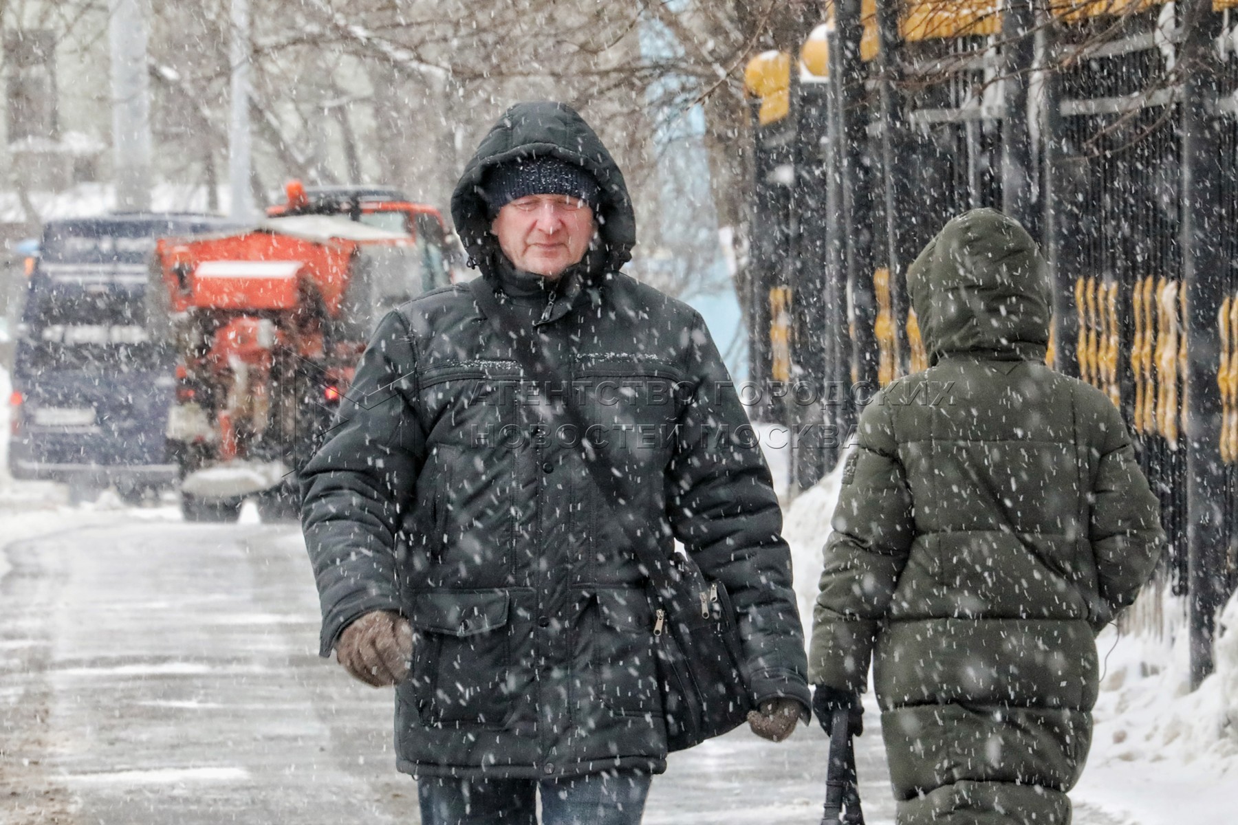 Сильный мокрый снег. Сильный снегопад. Мокрый снег. Снег в Москве. Сильный снег.