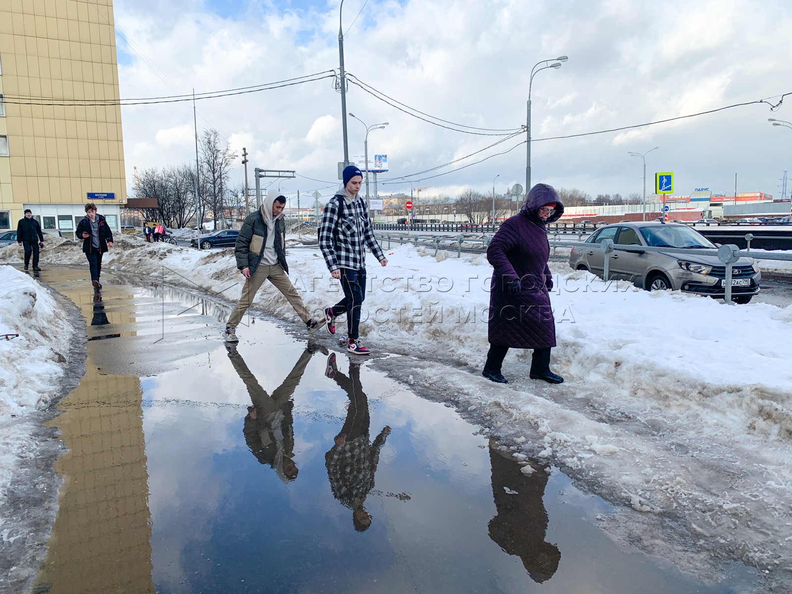 Погода в москве в начале апреля 2024. Потепление зимой. Потепление в Москве. Тает снег в Москве.
