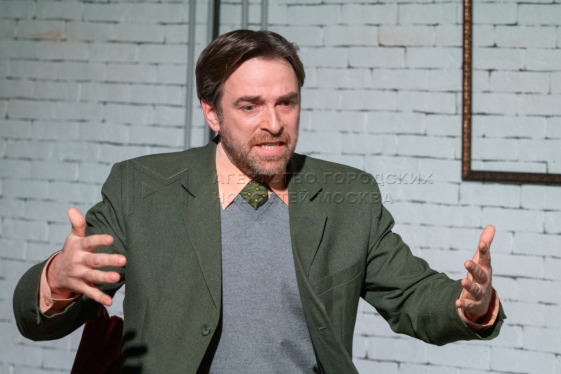 Шұлықтарды соратын әйелдердің суреттері