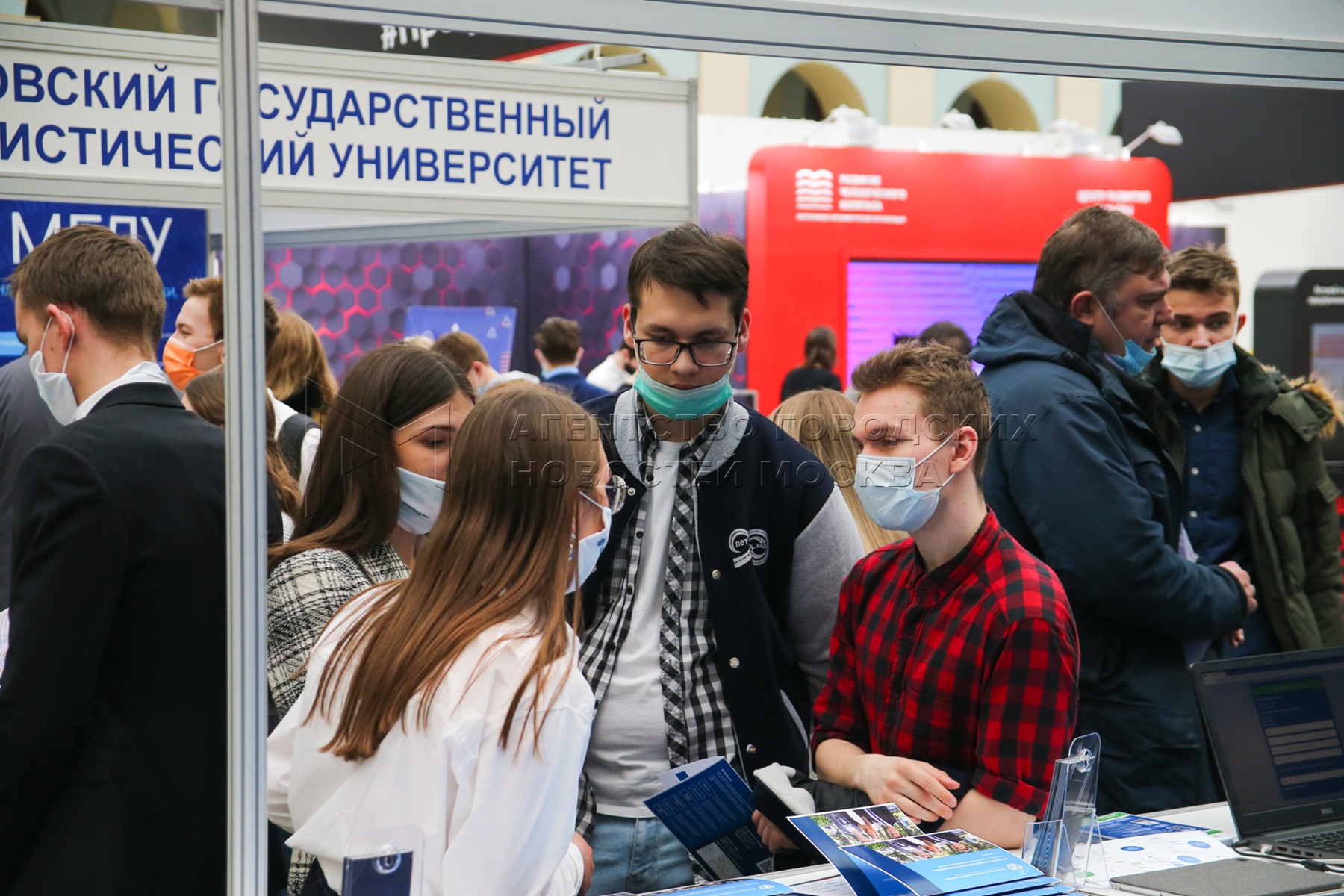 Московская международная выставка образования. Московская Международная ярмарка путешествий 2013 год.