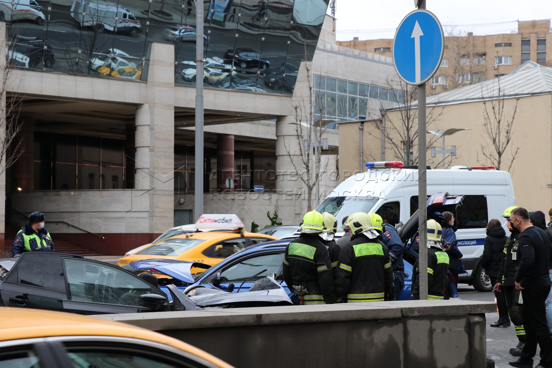 Авария в Москве с участием блогера