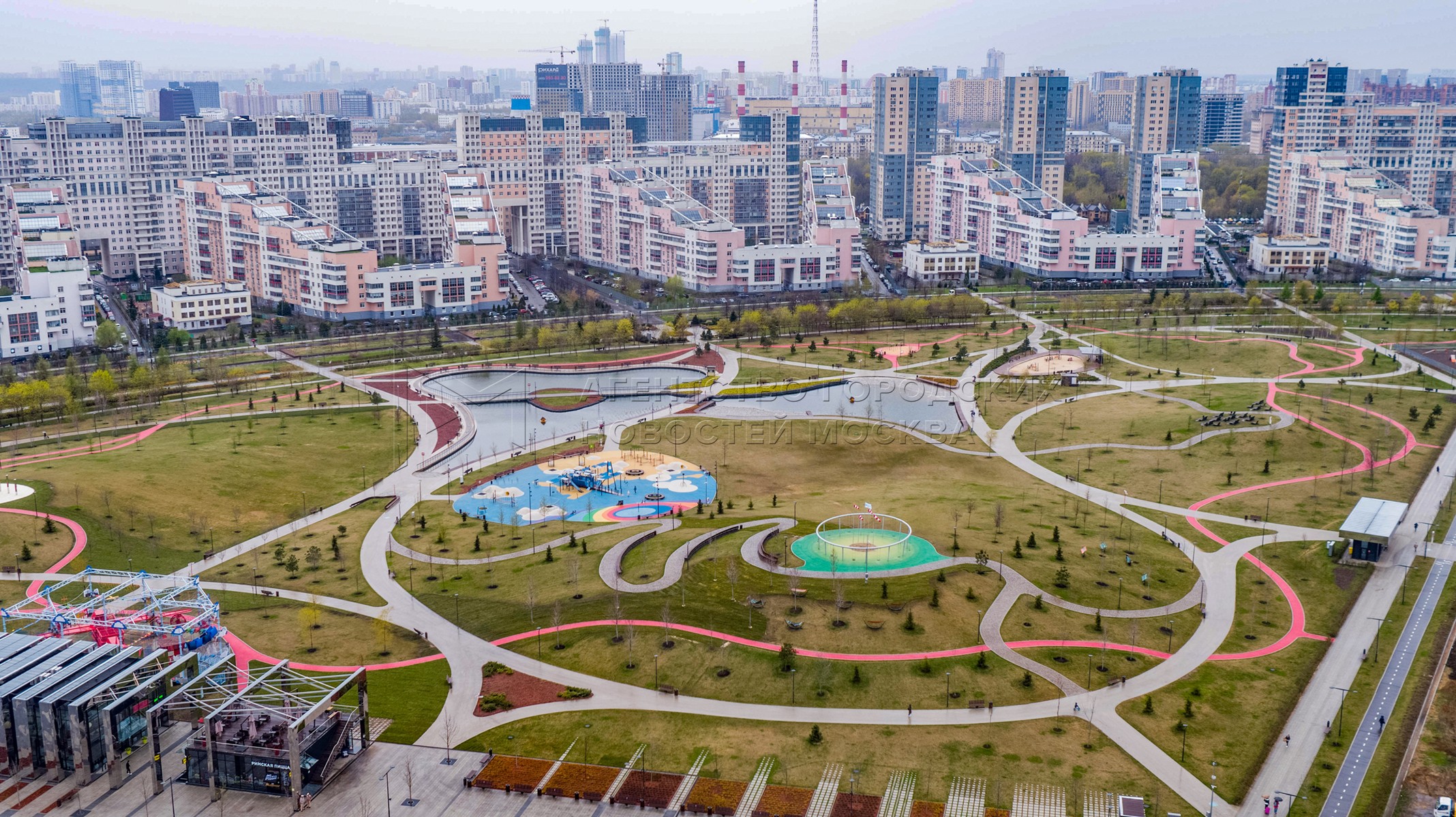 Ходынское поле ходынский бул 10б москва. Парк Ходынское поле. Парке «Ходынское поле». Ходынский парк Москва. Парк Ходынское поле 2018.