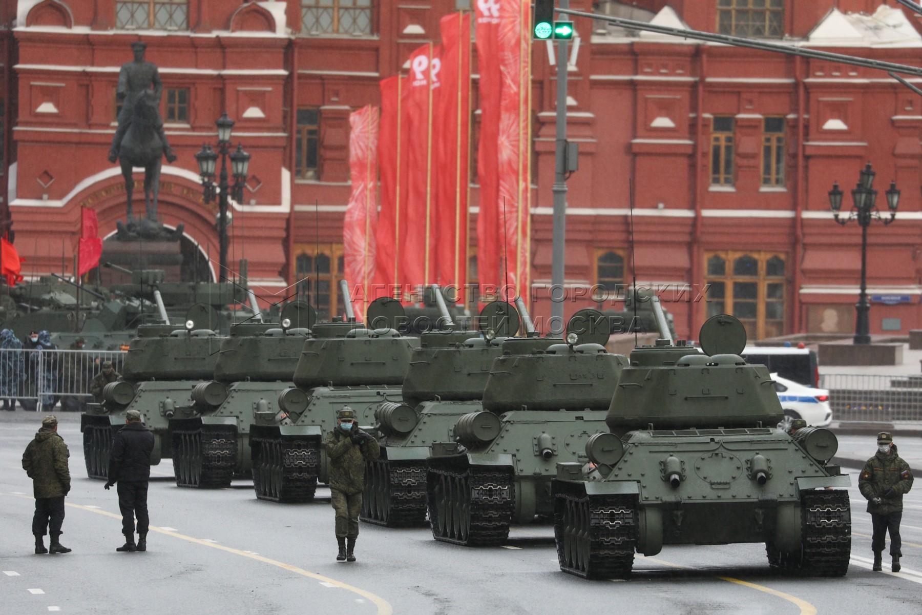 Военного движения. Движение военной техники к красной площади.