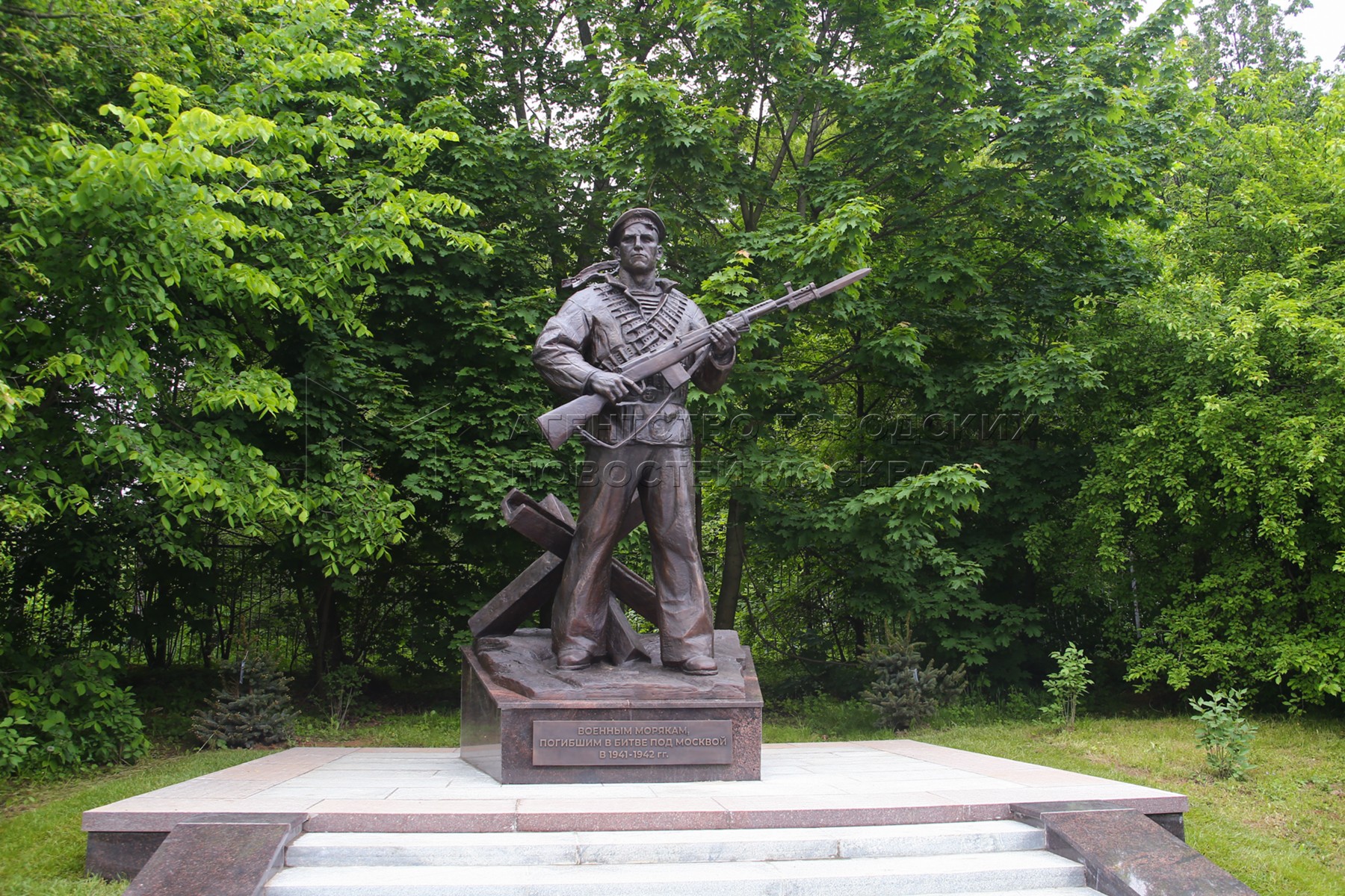 военные памятники в москве