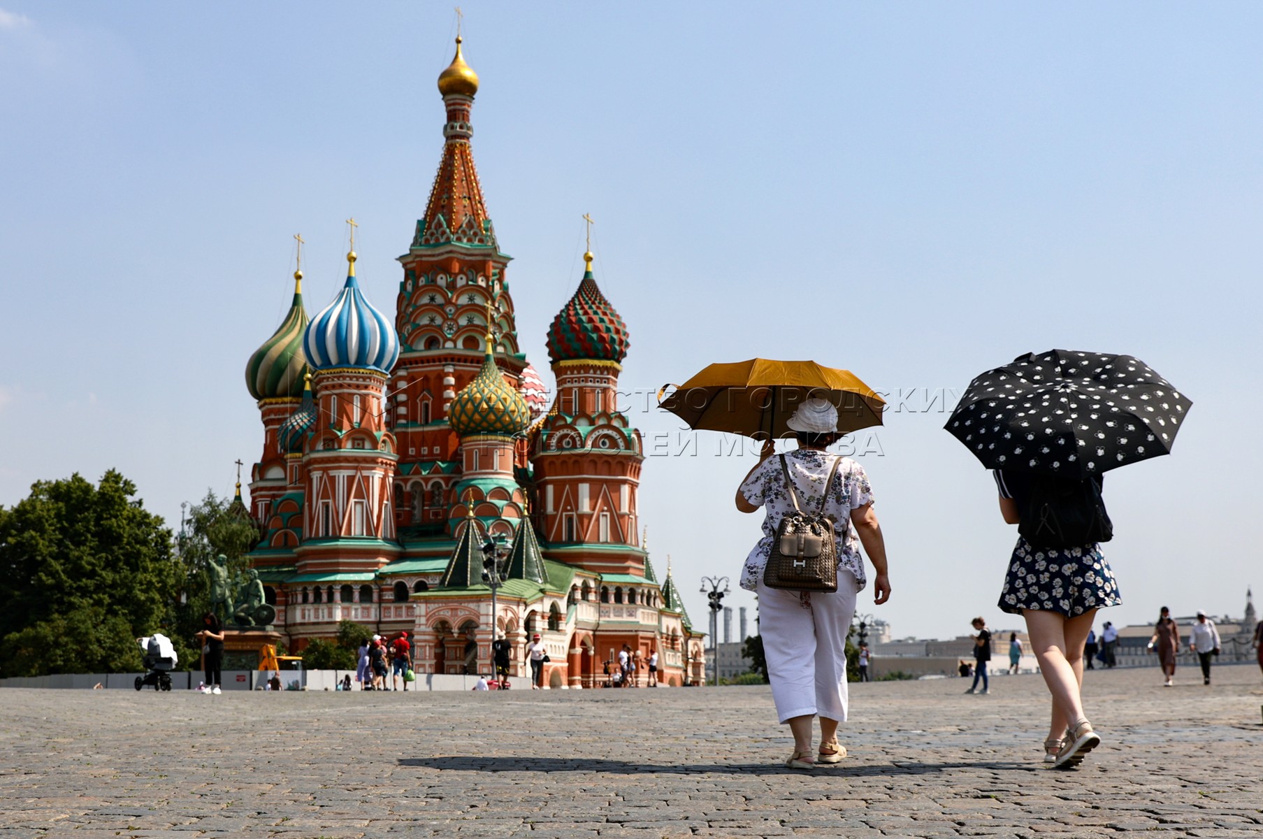 Предстоящая неделя будет. Москва лето жара. Москва в жару красная площадь. Аномальная жара в России. Москва в жару.