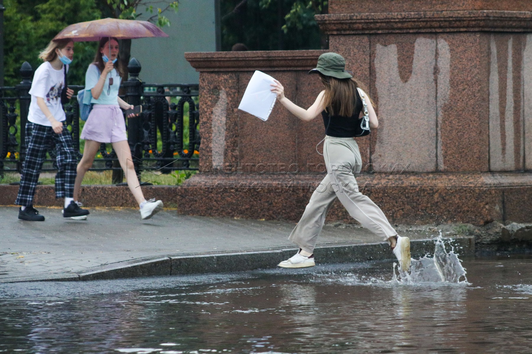 После 25 августа. Москва 26 июля ливень. Ливень в Москве. Сильный дождь. Дождь в Москве.