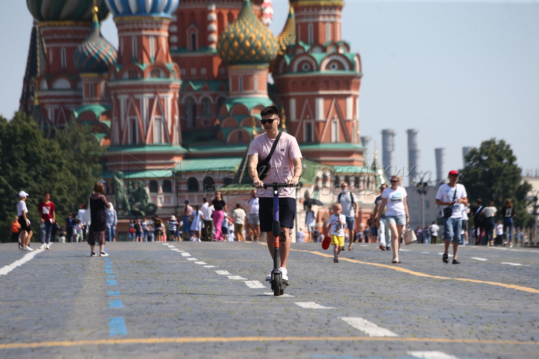 В городе плюс 25 лето