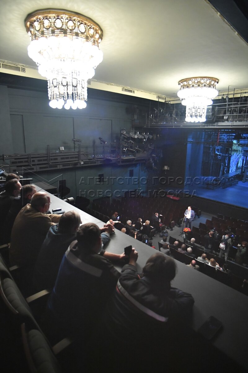 Театр ленком марка захарова основная сцена фото зала