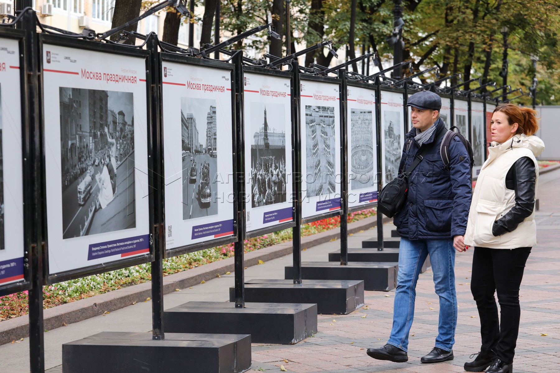 В москве сегодня и завтра. Фотовыставки на бульварах Москвы. Городской бульвар.