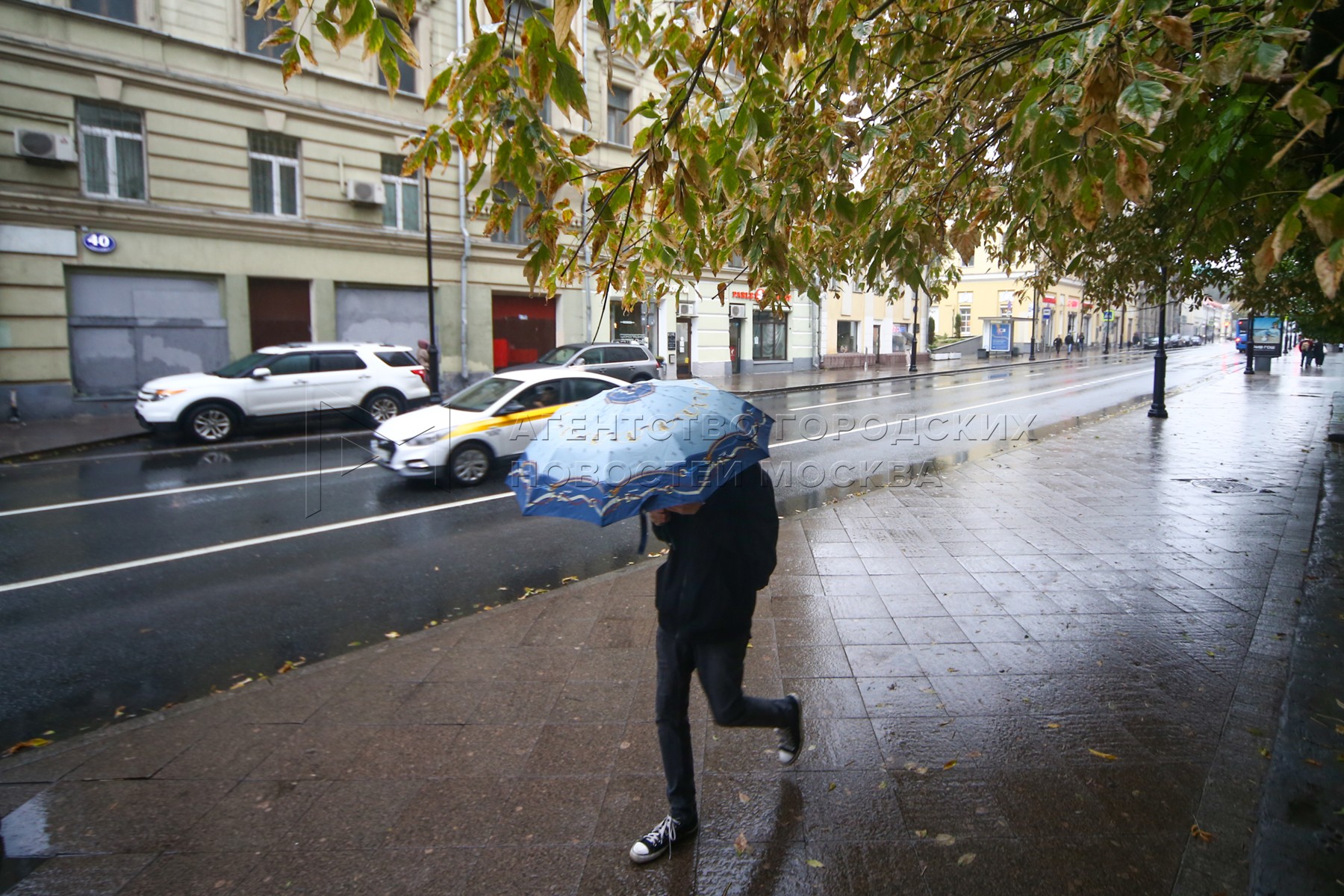 Холодное лето в москве. Дождик в Москве. Дождь на улице. Дождливый день в Москве. Дождь в Москве.