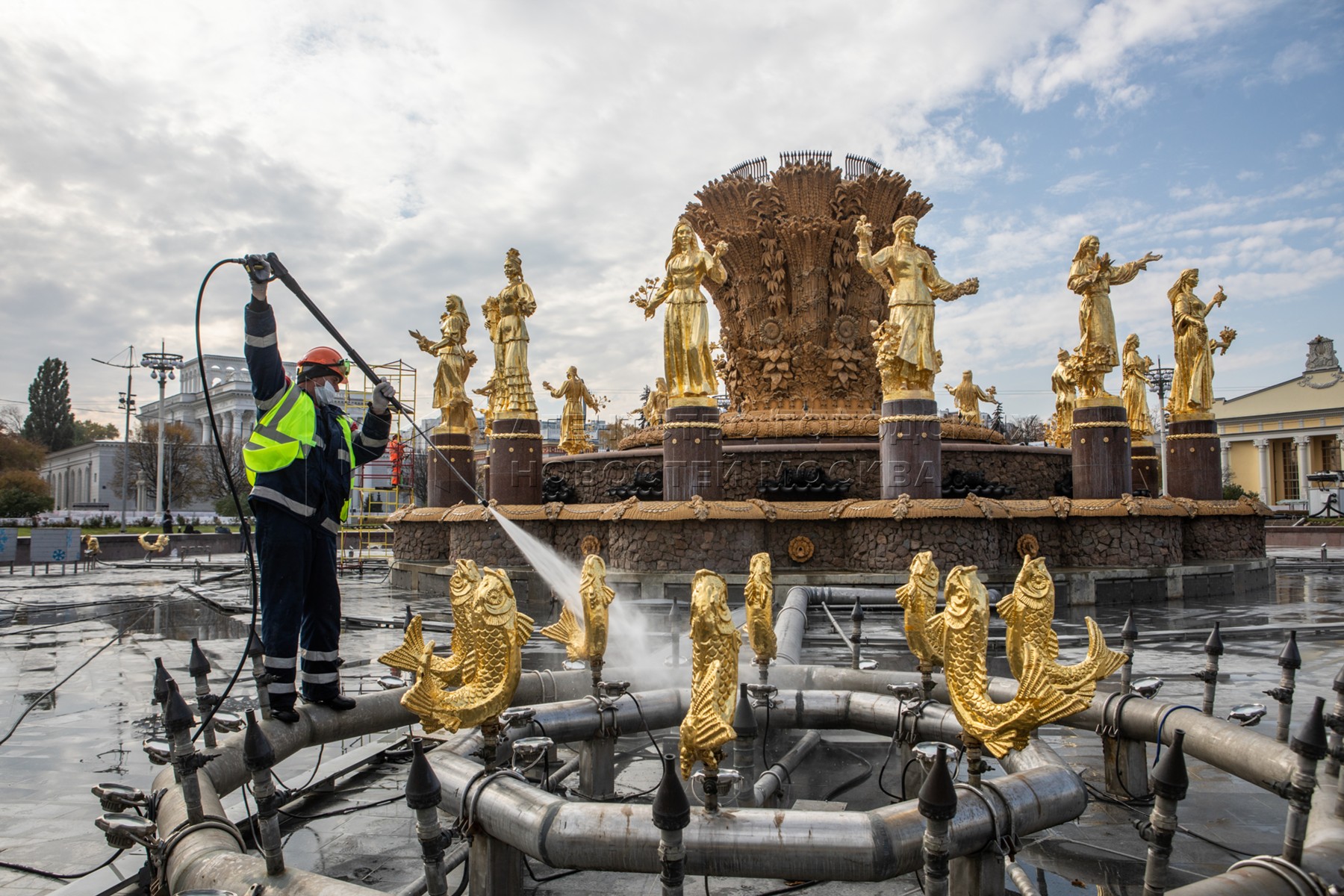 Открытый фонтан в москве. Фонтаны на Московской. Открылся новый фонтан на ВДНХ. Фонтаны ВДНХ открытие 2023.