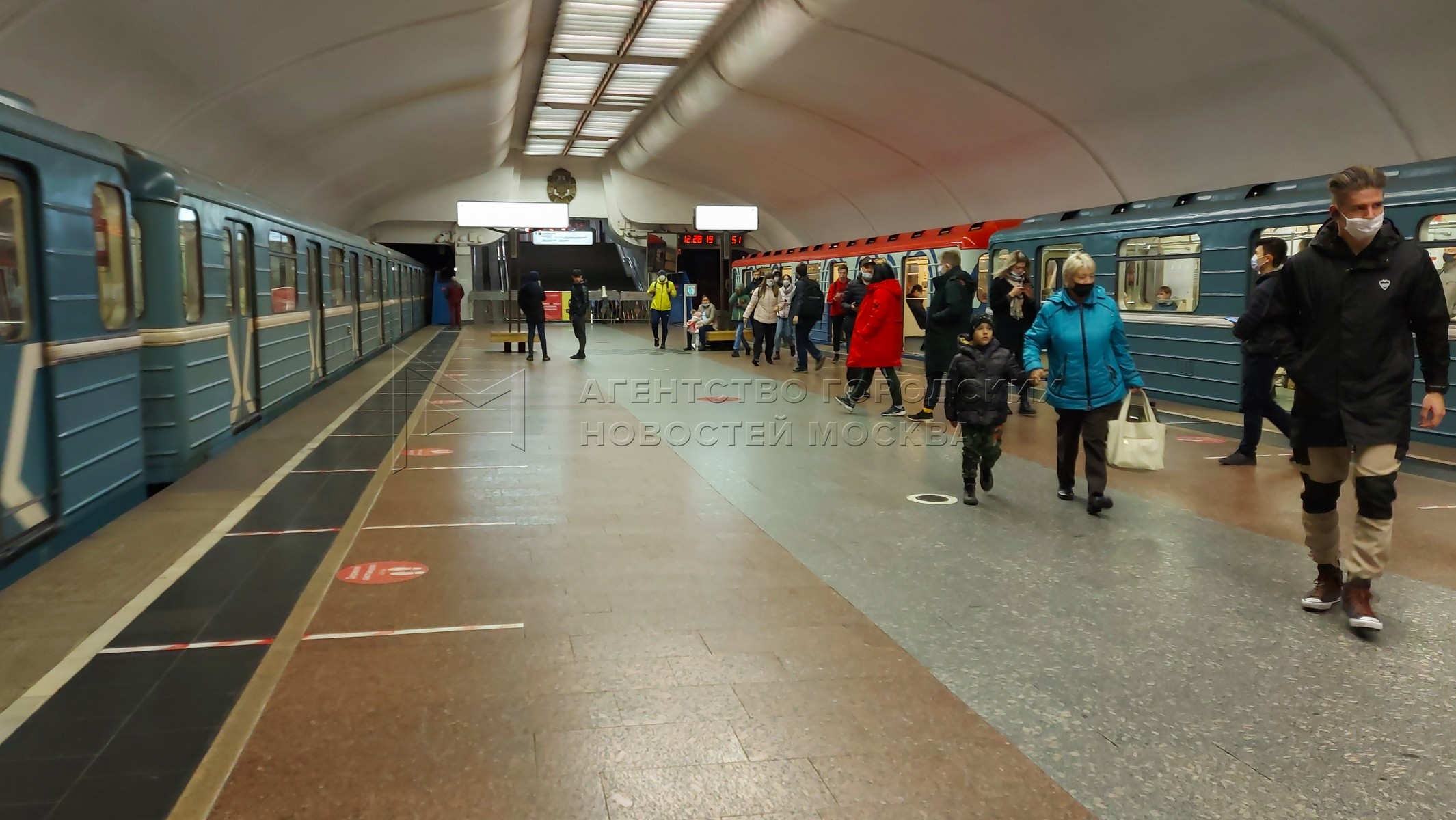 Станция Люблино ЛДЛ. Люблино (станция метро).