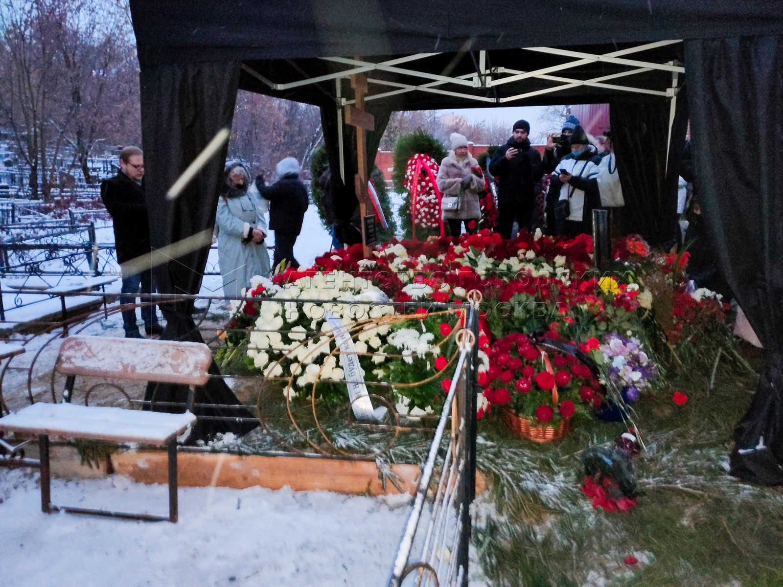 Фото могилы градского сейчас. Могила Градского Александра на Ваганьковском. Могила Александра Градского. Москва Ваганьковское кладбище могила Александра Градского. Могила Градского на Ваганьковском.