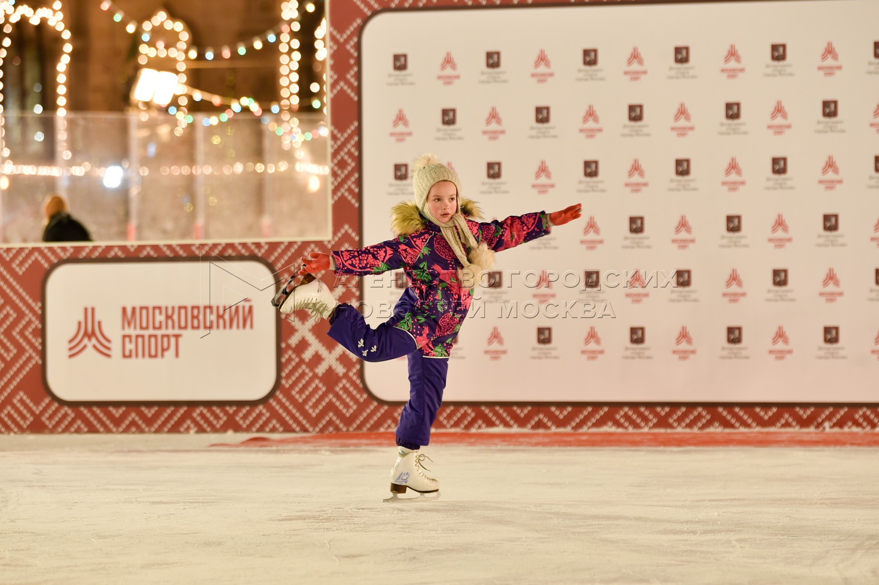 Даю москва. Московский каток на красной площади.