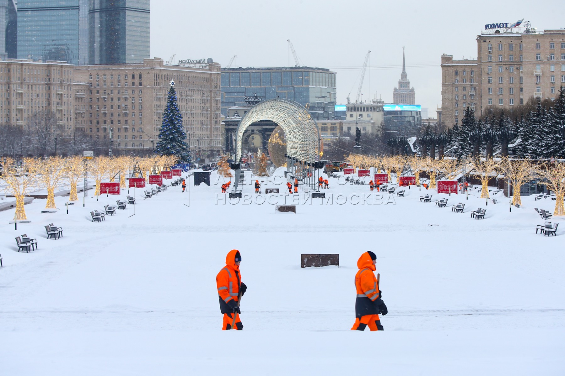 поклонная гора в москве зимой